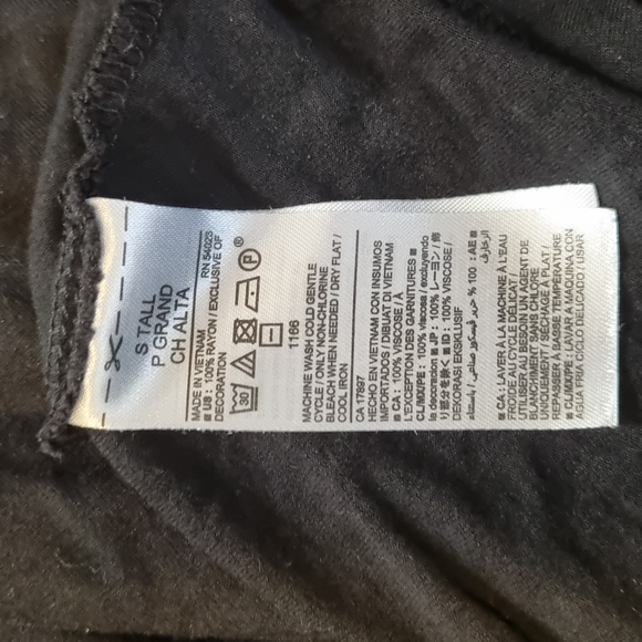 Old Navy black swing top. - Picture 3 of 4